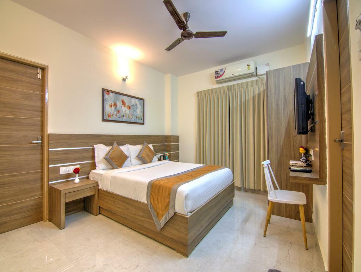Sunshine Suites Grand Deluxe Бангалор Экстерьер фото