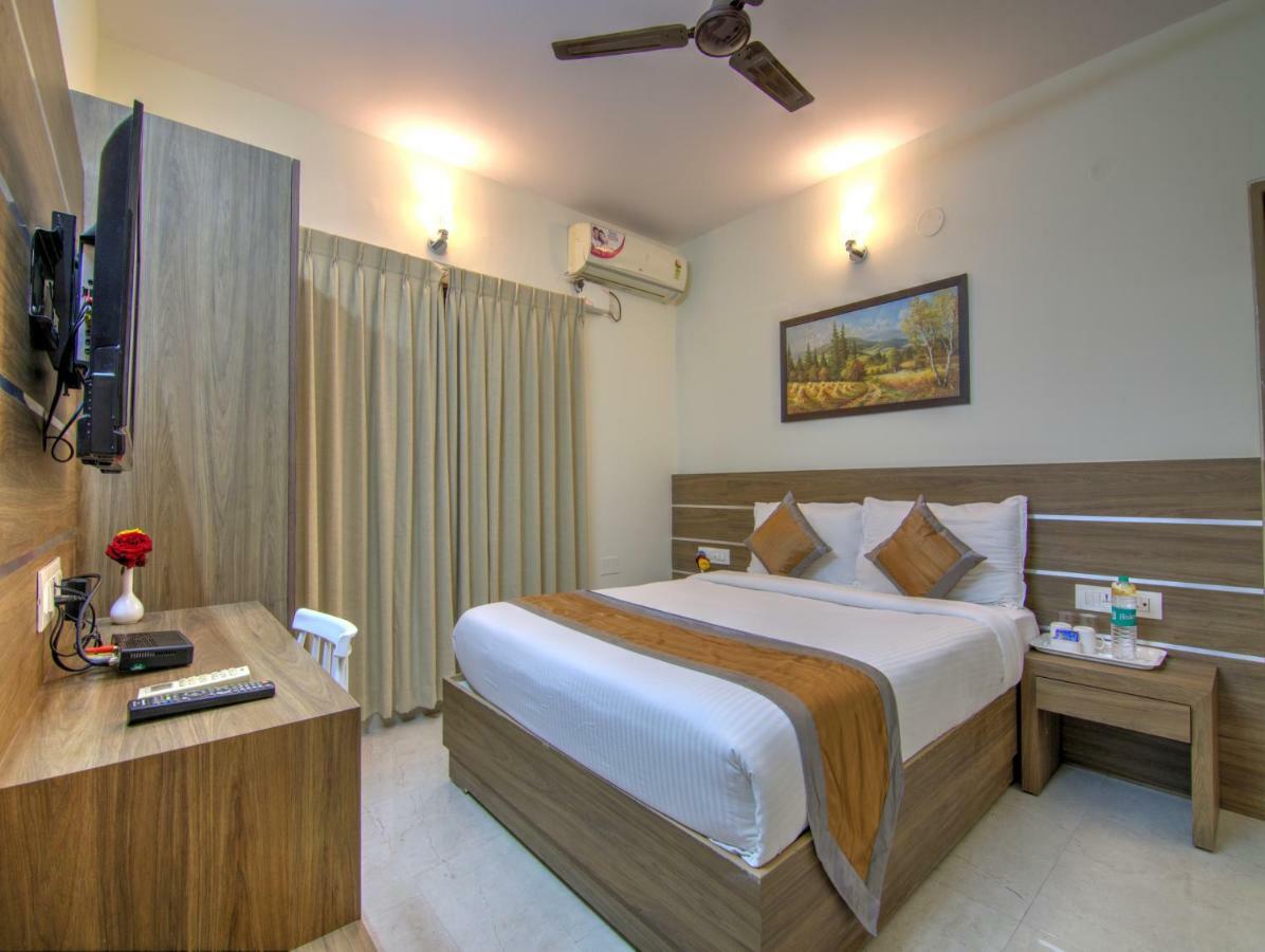 Sunshine Suites Grand Deluxe Бангалор Экстерьер фото