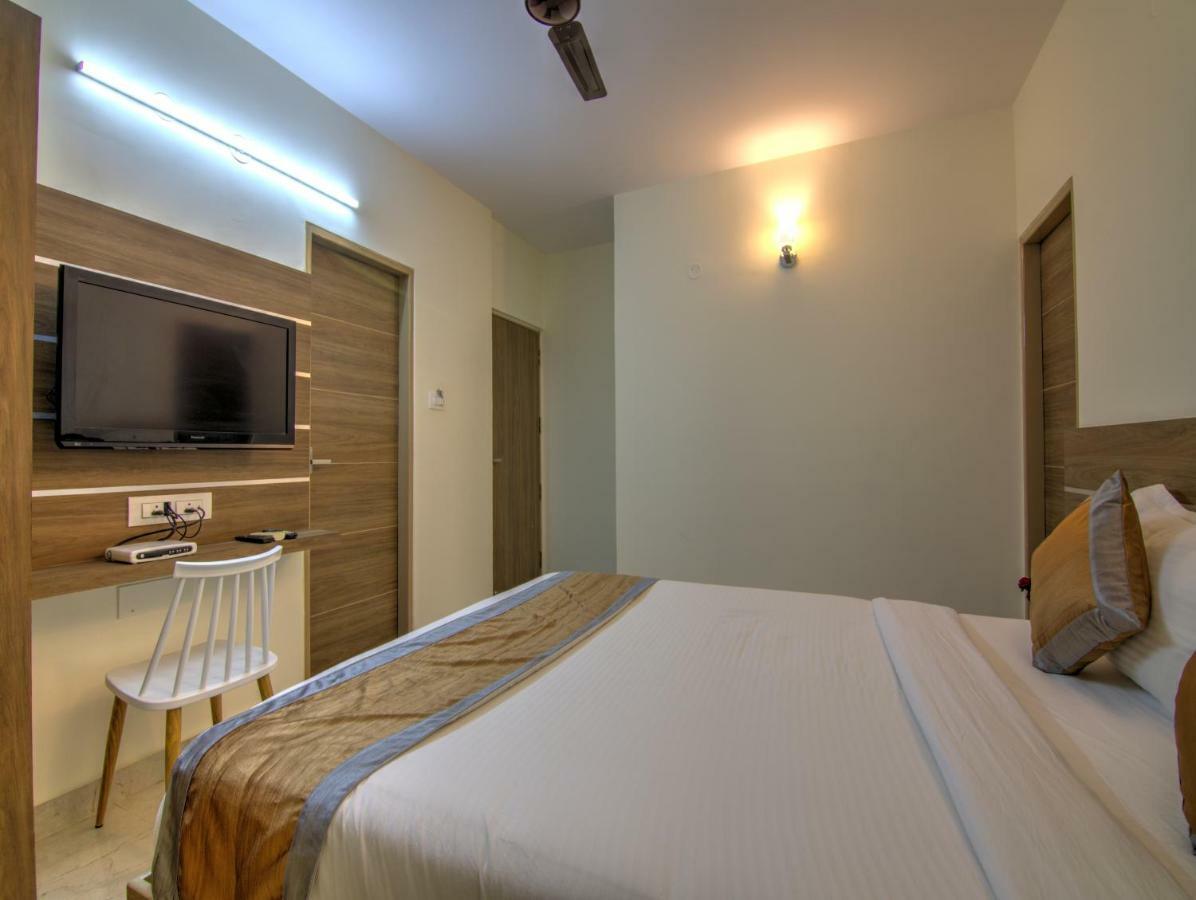 Sunshine Suites Grand Deluxe Бангалор Экстерьер фото